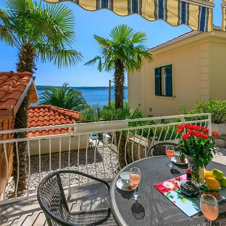 Semesterbostad House Blanka